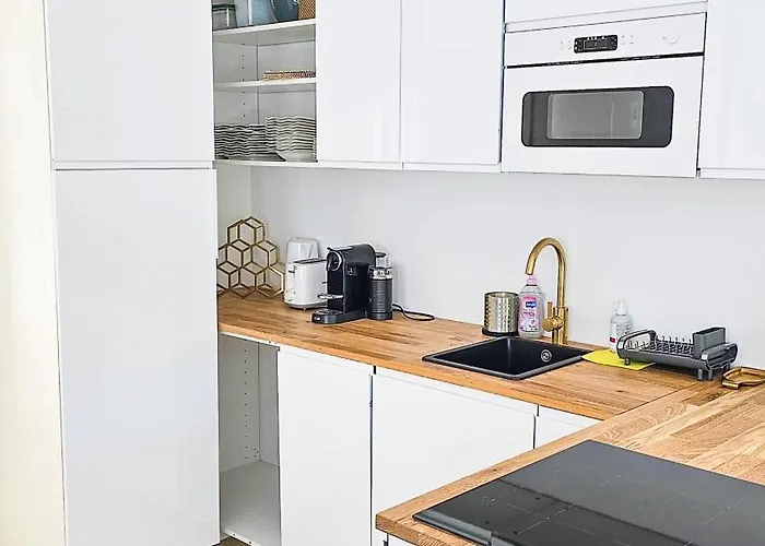 Beautiful New L -15 Min To Octoberfest *